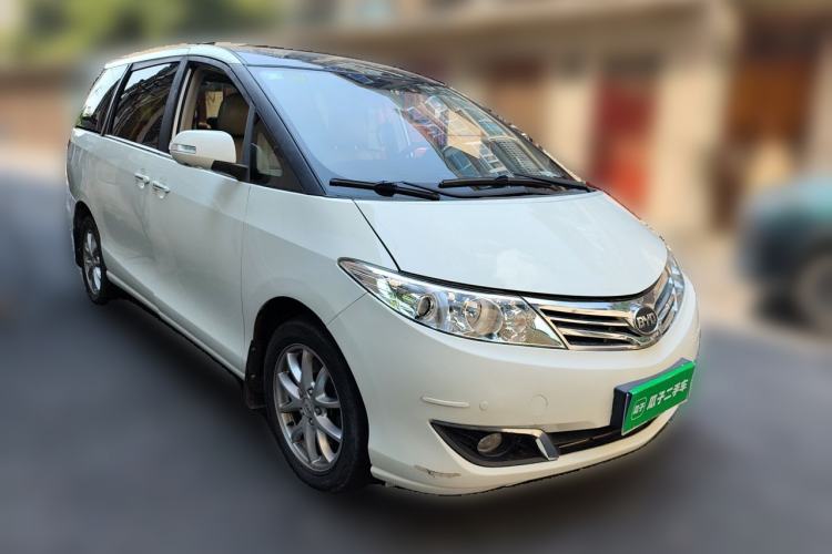 Used BYD M6 2013 2.4L Manual Luxury Model Front Right 45 Deg