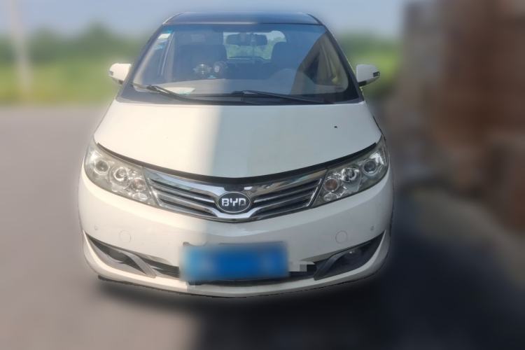 Used BYD M6 2013 2.4L Manual Luxury Model Front