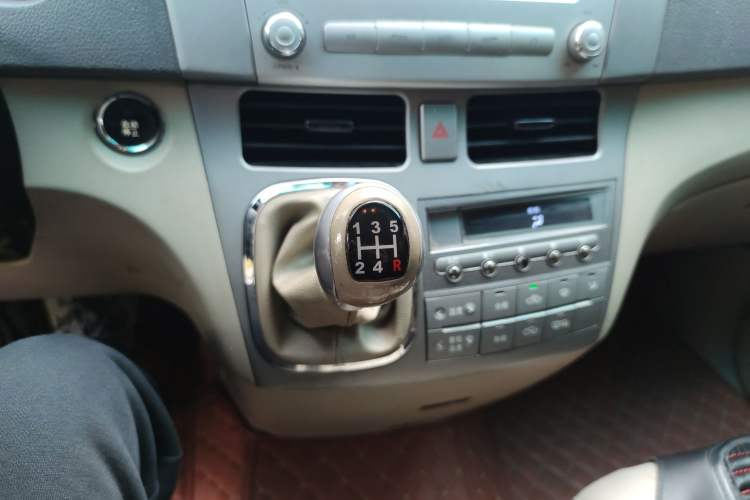 Used BYD M6 2013 2.0L Manual Comfort Edition Gear Lever