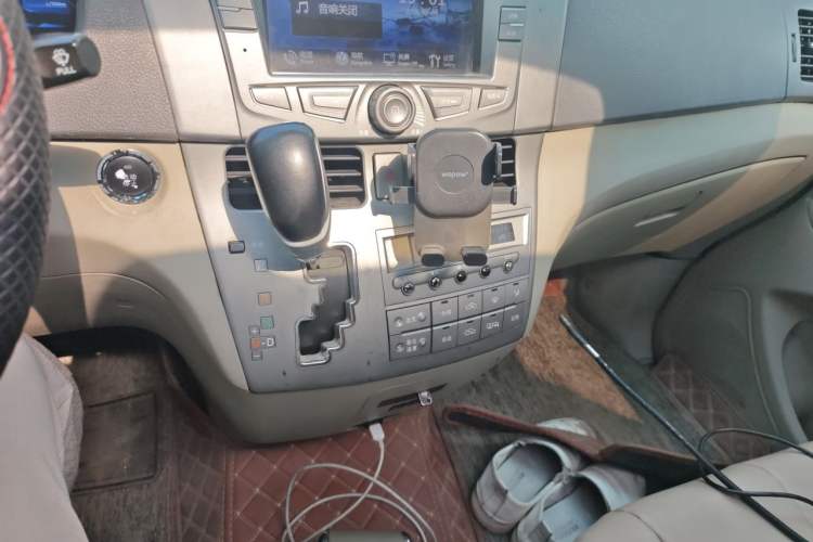 Used BYD M6 2013 2.4L Automatic Luxury Model Gear Lever