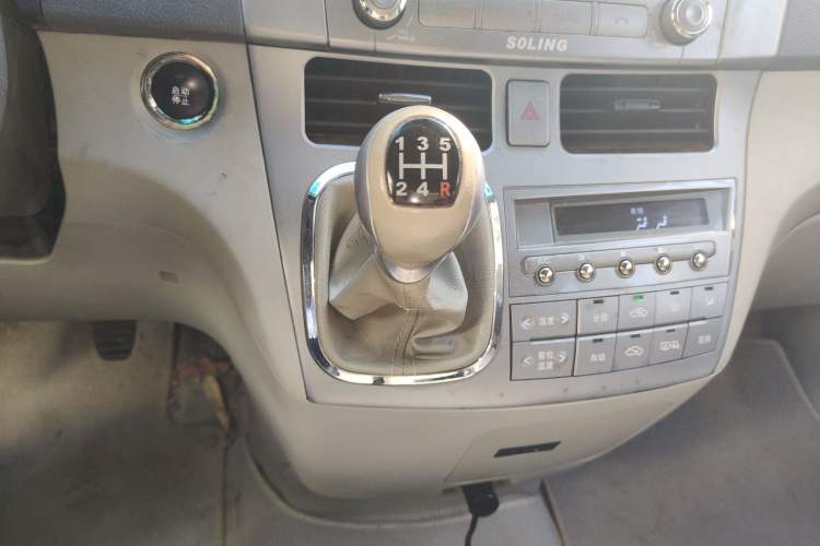 Used BYD M6 2013 2.0L Manual Comfort Edition Gear Lever