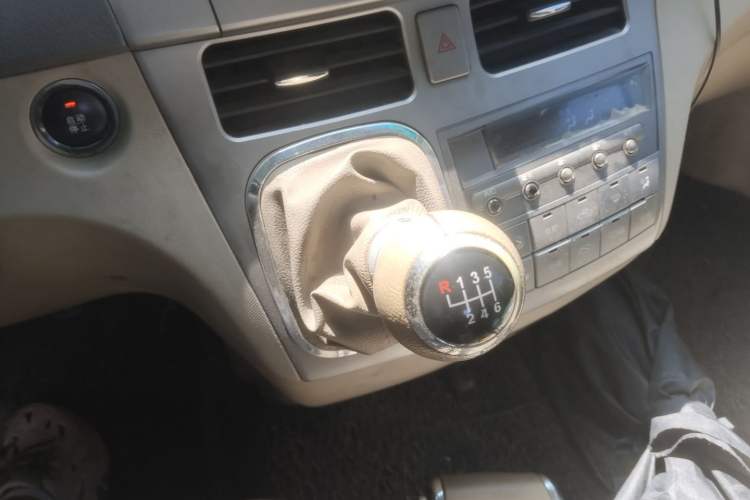 Used BYD M6 2013 2.4L Manual Luxury Model Gear Lever