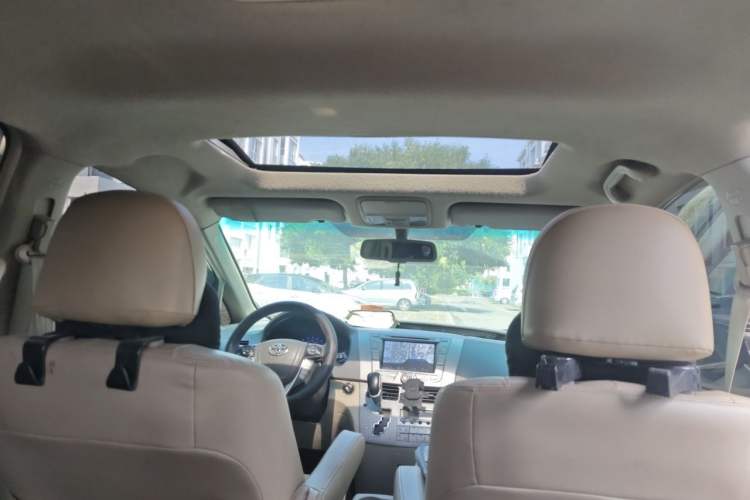 Used BYD M6 2013 2.4L Automatic Luxury Model Headliner