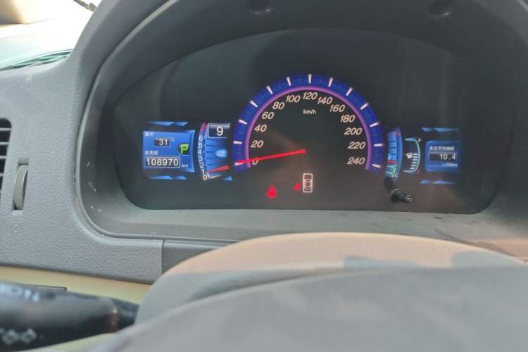 Used BYD M6 2013 2.4L Automatic Luxury Model Odometer Close Up