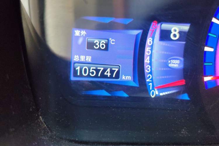 Used BYD M6 2013 2.4L Manual Luxury Model Odometer Close Up