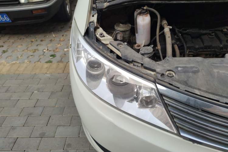 Used BYD M6 2013 2.0L Manual Comfort Edition Right Front Headlight