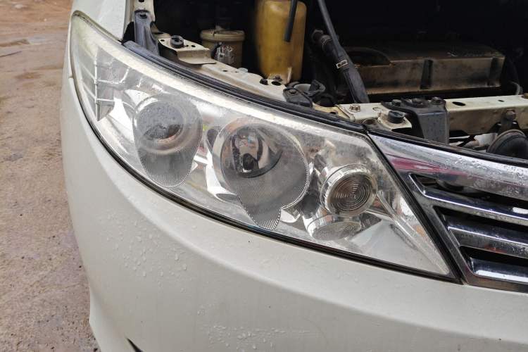 Used BYD M6 2013 2.4L Automatic Luxury Model Right Front Headlight