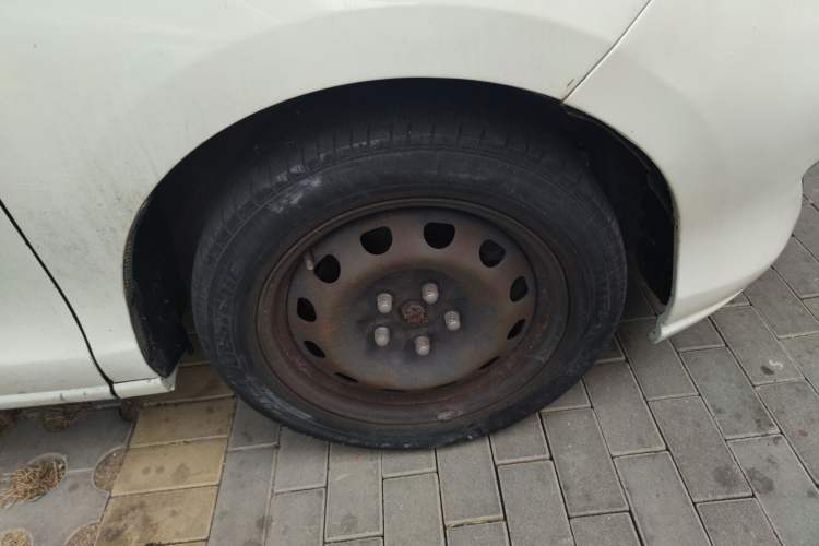 Used BYD M6 2013 2.0L Manual Comfort Edition Right Front Wheel Hub