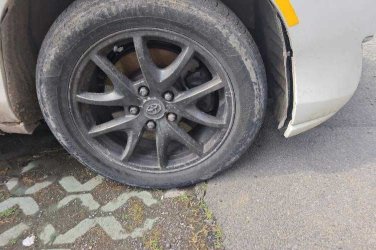 Used BYD M6 2013 2.4L Automatic Luxury Model Right Front Wheel Hub