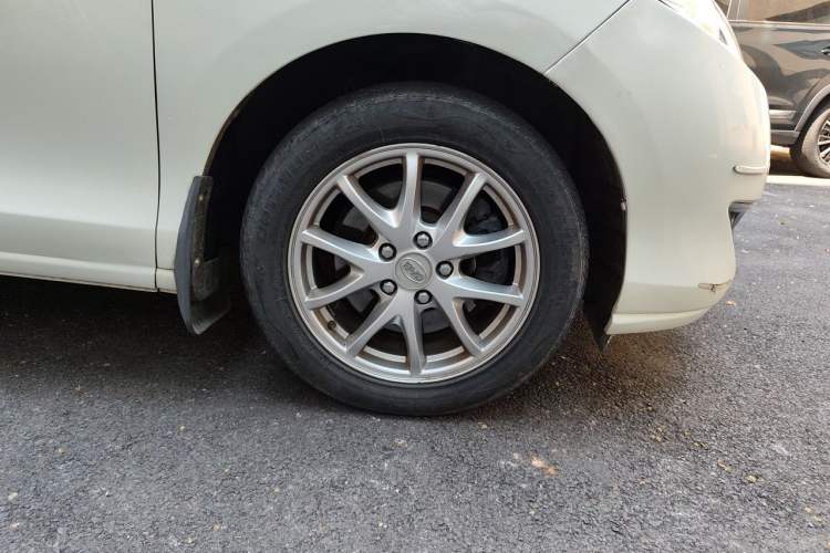 Used BYD M6 2013 2.4L Manual Luxury Model Right Front Wheel Hub