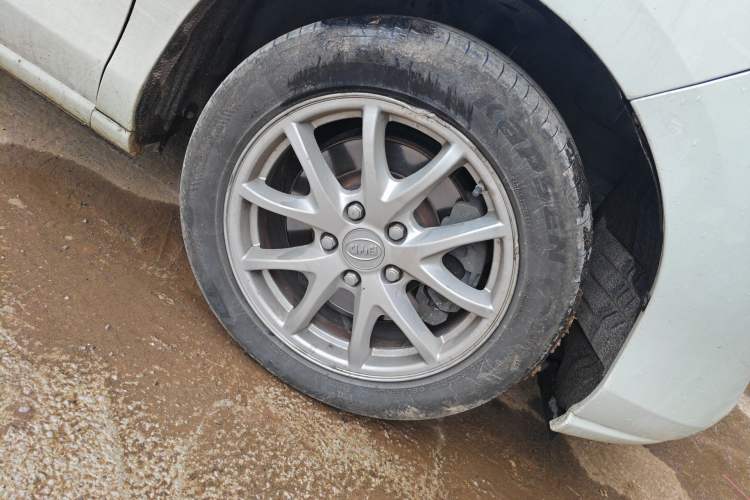 Used BYD M6 2013 2.4L Automatic Luxury Model Right Front Wheel Hub