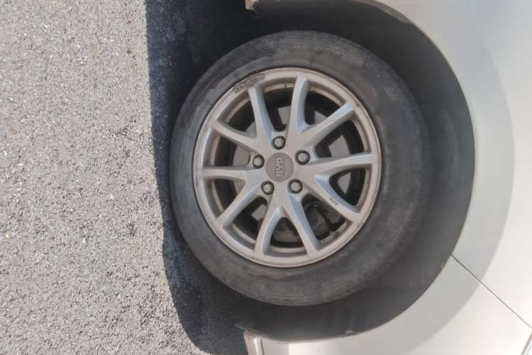 Used BYD M6 2013 2.4L Manual Luxury Model Right Front Wheel Hub