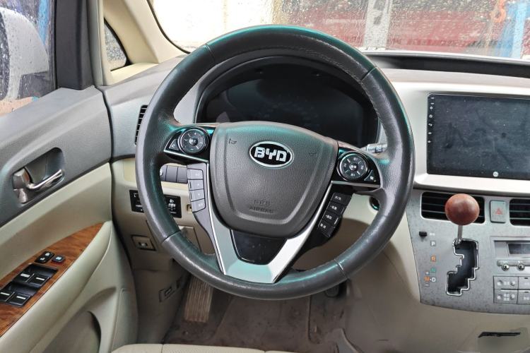 Used BYD M6 2013 2.4L Automatic Luxury Model Steering Wheel