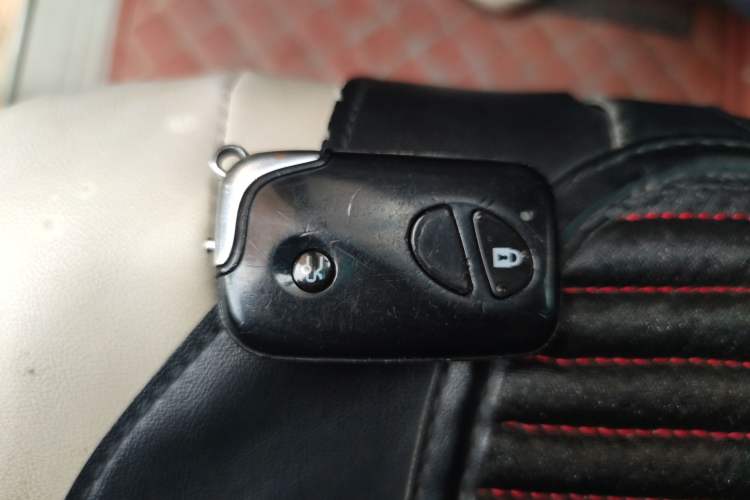 Used BYD M6 2013 2.0L Manual Comfort Edition Vehicle Key