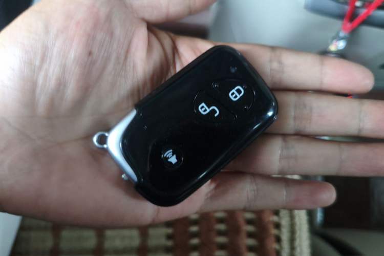 Used BYD M6 2013 2.0L Manual Comfort Edition Vehicle Key