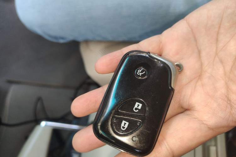 Used BYD M6 2013 2.0L Manual Comfort Edition Vehicle Key
