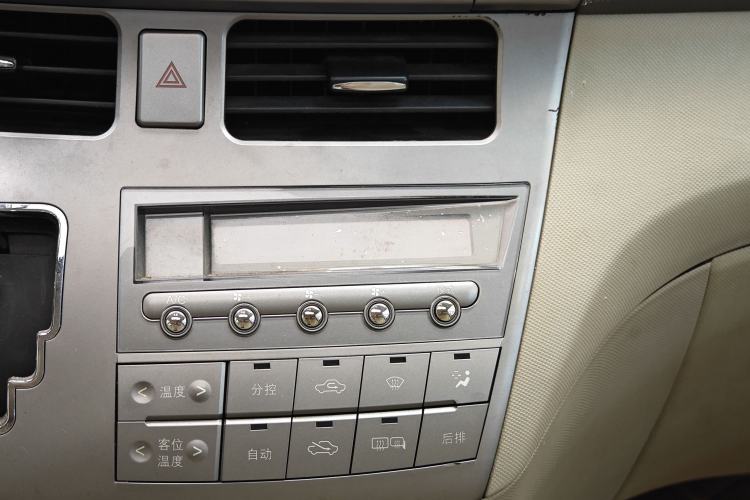 Used BYD M6 2013 2.4L Automatic Luxury Model Audio And AC Panel