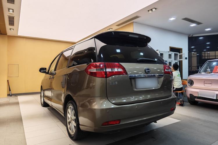 Used BYD M6 2013 2.4L Automatic Luxury Model Exterior 10