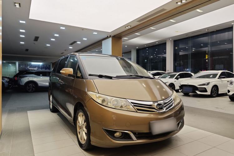 Used BYD M6 2013 2.4L Automatic Luxury Model Exterior 2