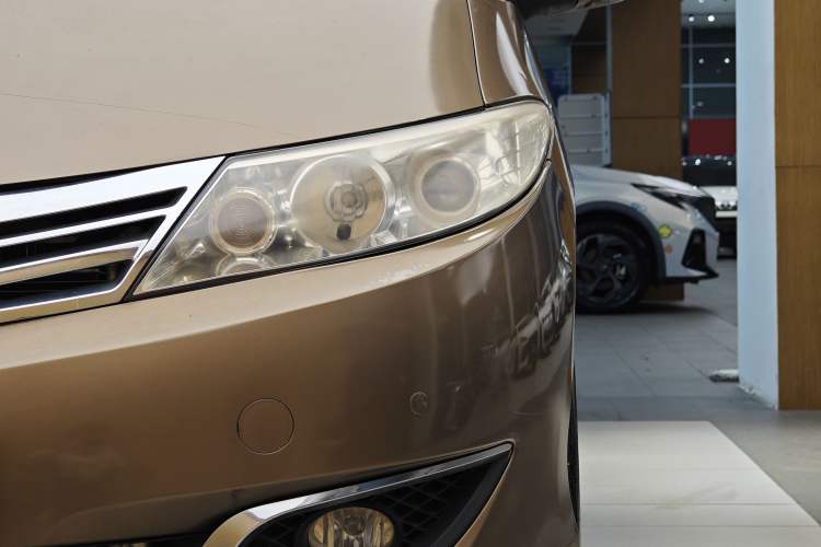 Used BYD M6 2013 2.4L Automatic Luxury Model Exterior 4
