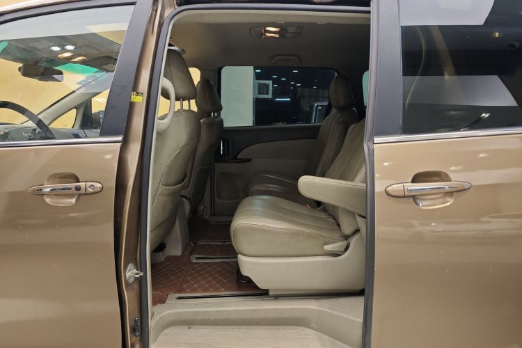 Used BYD M6 2013 2.4L Automatic Luxury Model Exterior 7