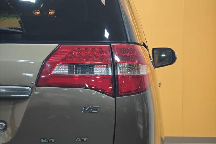 Used BYD M6 2013 2.4L Automatic Luxury Model Exterior 8