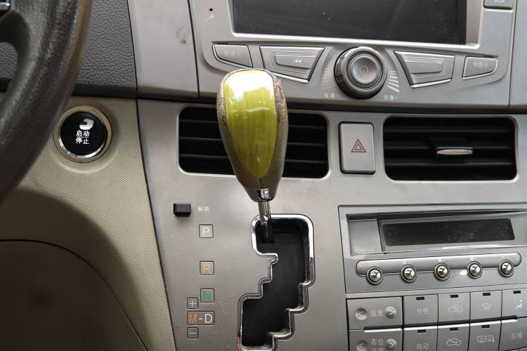 Used BYD M6 2013 2.4L Automatic Luxury Model Gear Lever