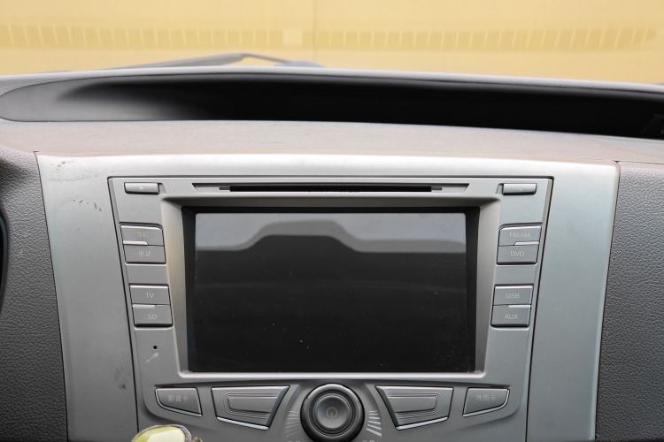 Used BYD M6 2013 2.4L Automatic Luxury Model Interior 6