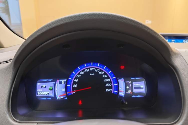 Used BYD M6 2013 2.4L Automatic Luxury Model Odometer Close Up