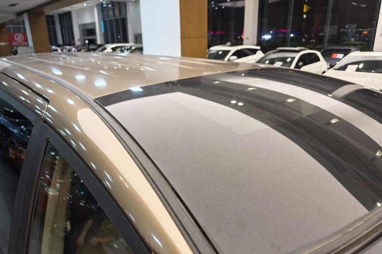 Used BYD M6 2013 2.4L Automatic Luxury Model Roof