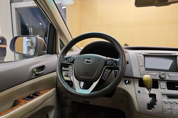 Used BYD M6 2013 2.4L Automatic Luxury Model Steering Wheel