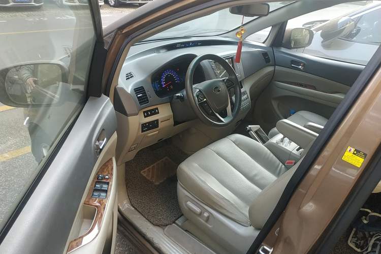 Used BYD M6 2015 2.4L Automatic Prestige Edition Driver Seat