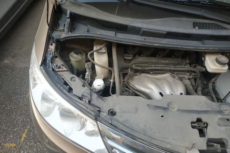 Used BYD M6 2015 2.4L Automatic Prestige Edition Engine Bay Right