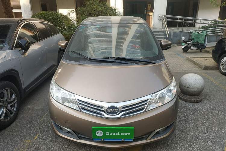 Used BYD M6 2015 2.4L Automatic Prestige Edition Front