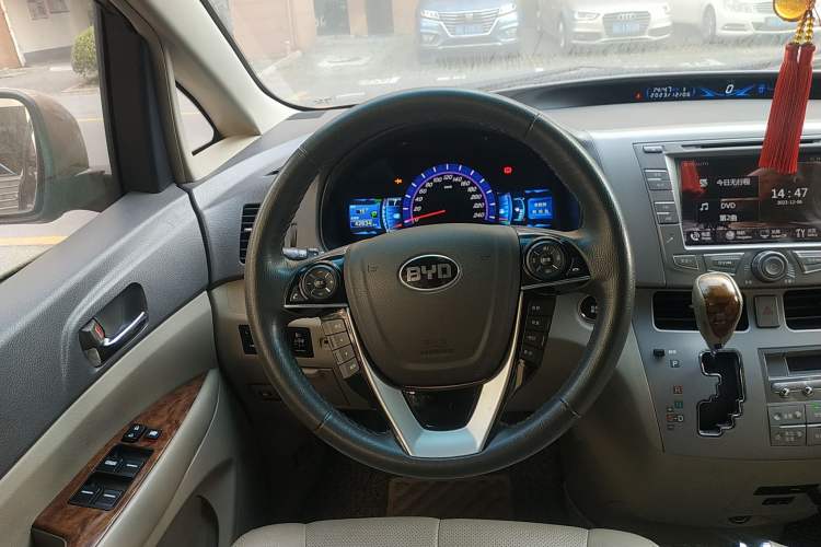 Used BYD M6 2015 2.4L Automatic Prestige Edition Steering Wheel