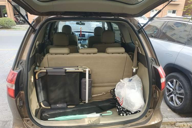 Used BYD M6 2015 2.4L Automatic Prestige Edition Trunk