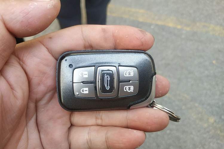 Used BYD M6 2015 2.4L Automatic Prestige Edition Vehicle Key