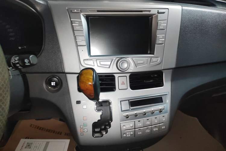 Used BYD M6 2015 2.4L Automatic Prestige Edition Audio And AC Panel