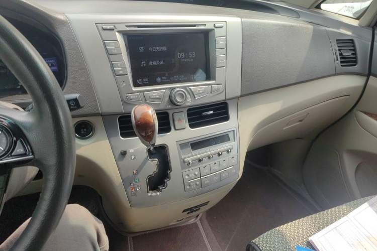 Used BYD M6 2015 2.4L Automatic Prestige Edition Audio And AC Panel