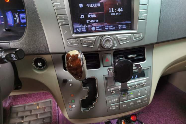 Used BYD M6 2015 2.4L Automatic Prestige Edition Audio And AC Panel