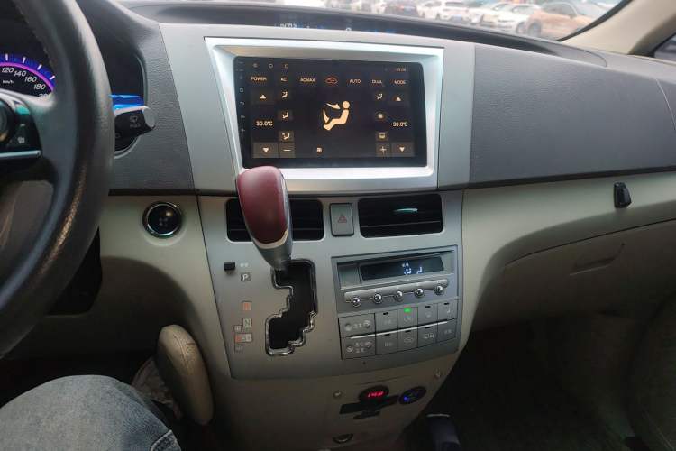 Used BYD M6 2015 2.4L Automatic Luxury Model Audio And AC Panel
