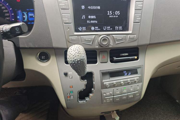 Used BYD M6 2015 2.4L Automatic Prestige Edition Audio And AC Panel