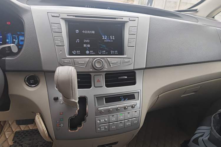 Used BYD M6 2015 2.4L Automatic Prestige Edition Audio And AC Panel