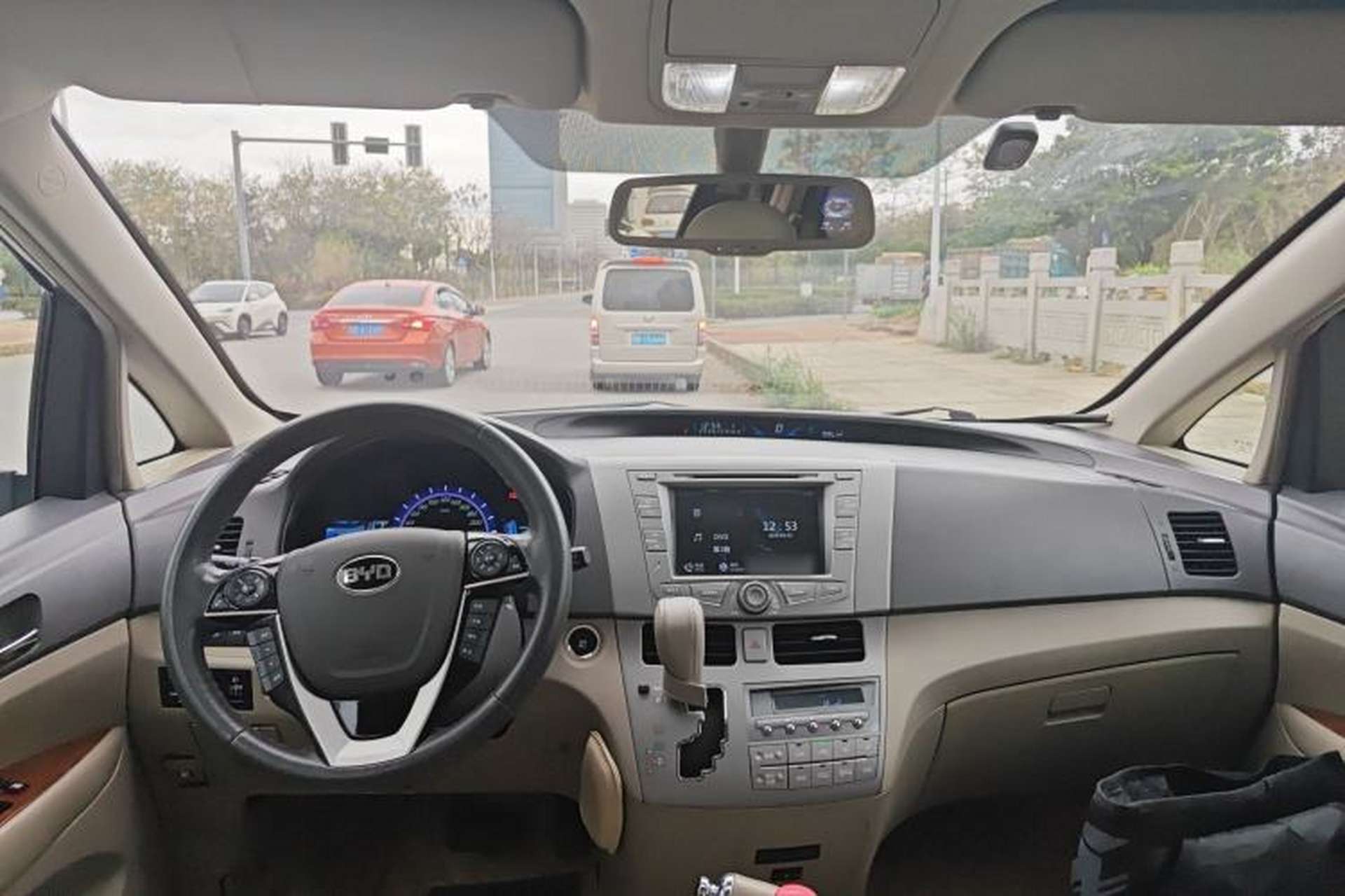 Used BYD M6 2015 2.4L Automatic Prestige Edition Center Console