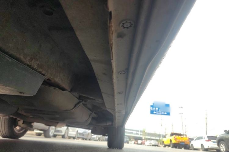 Used BYD M6 2015 2.4L Automatic Prestige Edition Chassis Front Left
