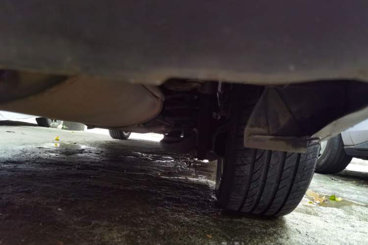 Used BYD M6 2015 2.4L Automatic Prestige Edition Chassis Rear Right