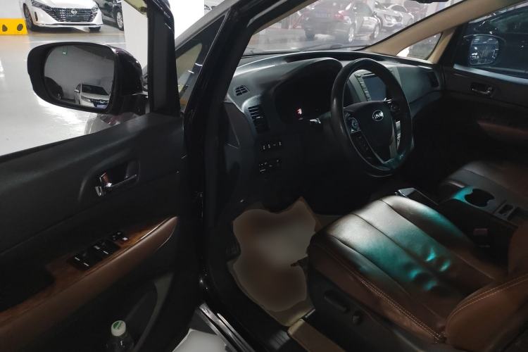 Used BYD M6 2015 2.4L Automatic Prestige Edition Driver Seat