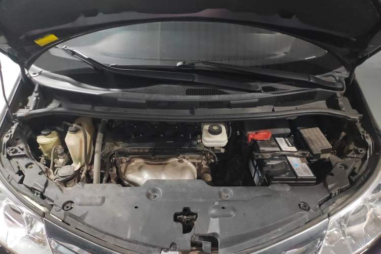 Used BYD M6 2015 2.4L Automatic Prestige Edition Engine Bay