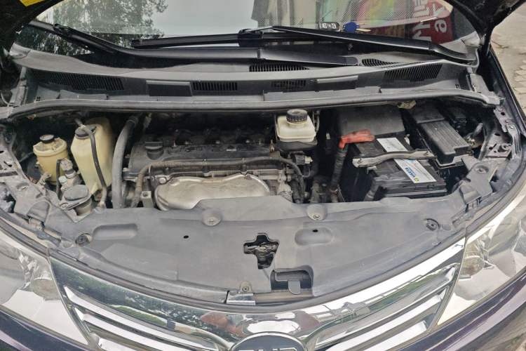 Used BYD M6 2015 2.4L Automatic Prestige Edition Engine Bay