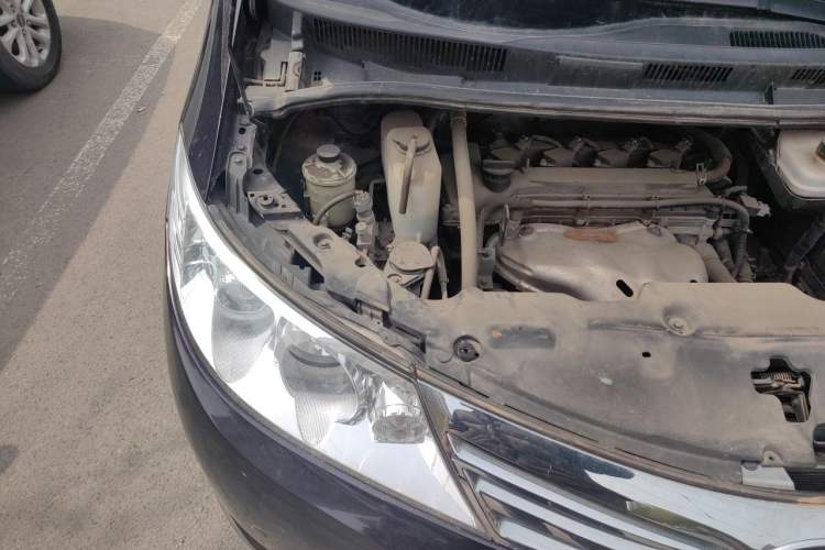 Used BYD M6 2015 2.4L Automatic Prestige Edition Engine Bay Right